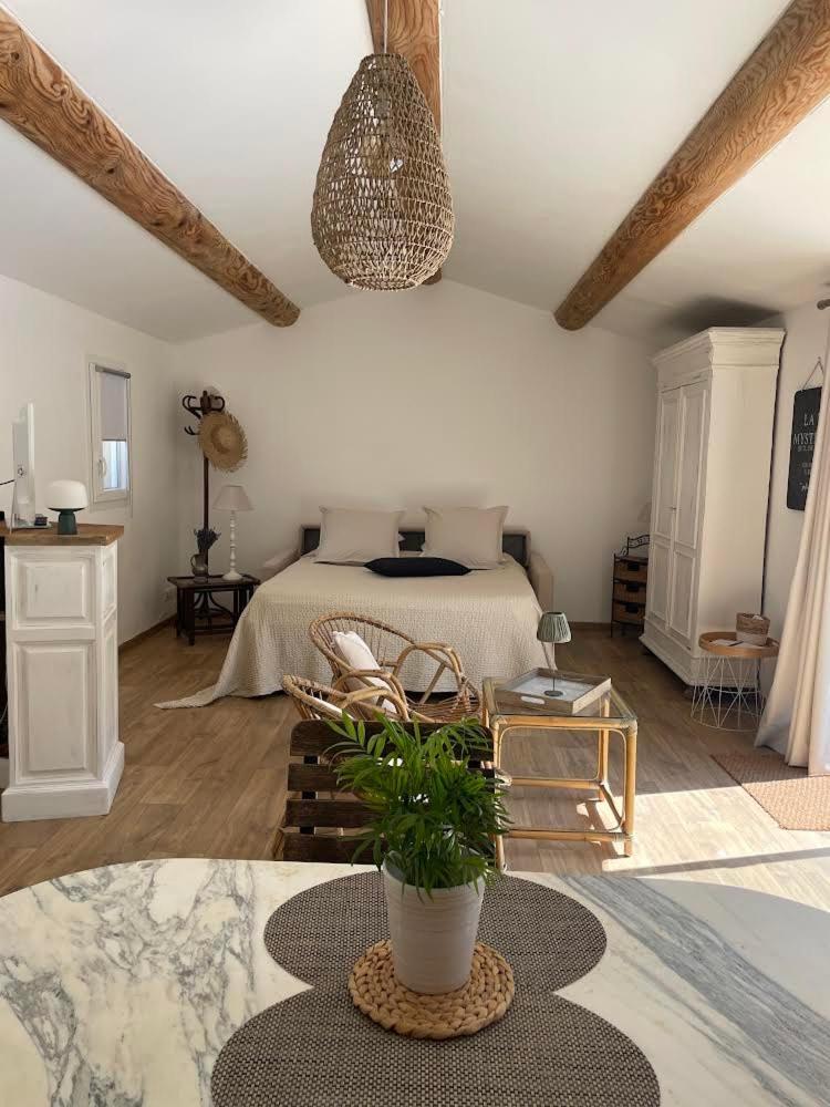 Studio De Charme Avec Piscine Fontaine-de-Vaucluse Ngoại thất bức ảnh